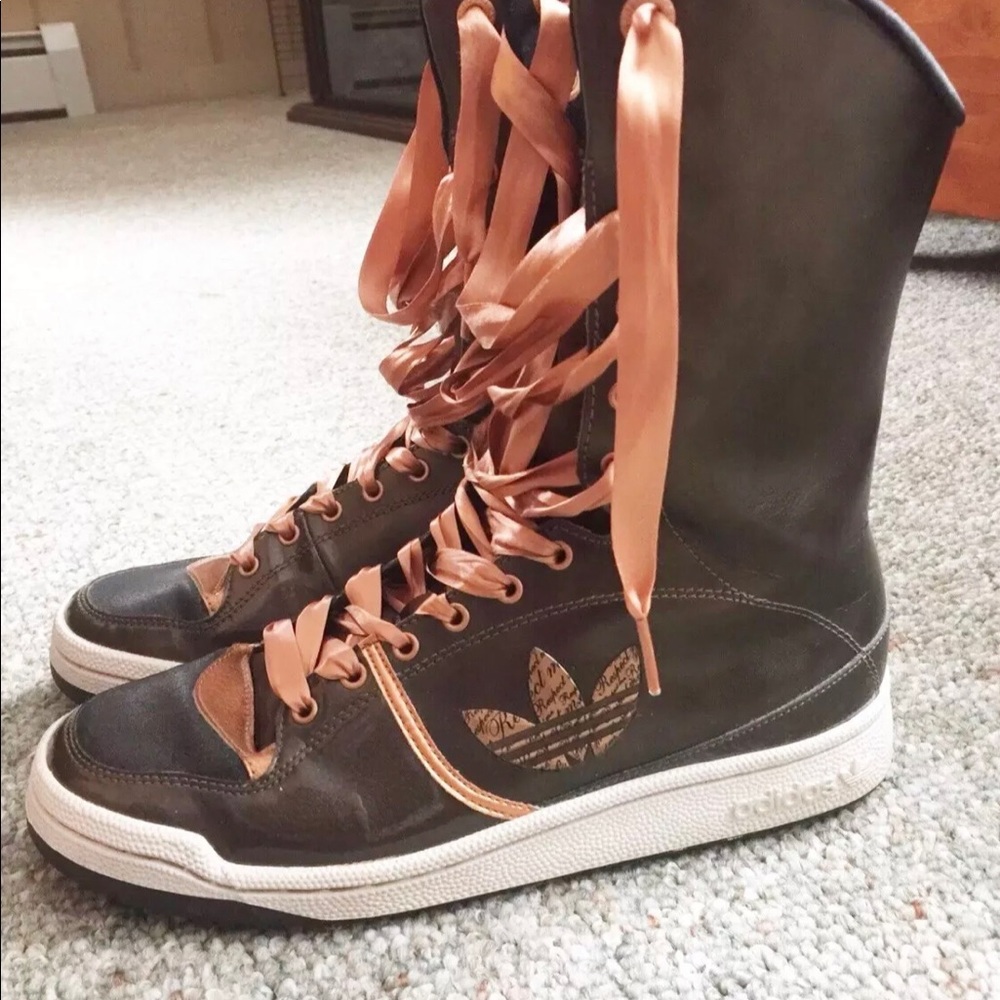 Adidas Boots women’s 7.5 RARE